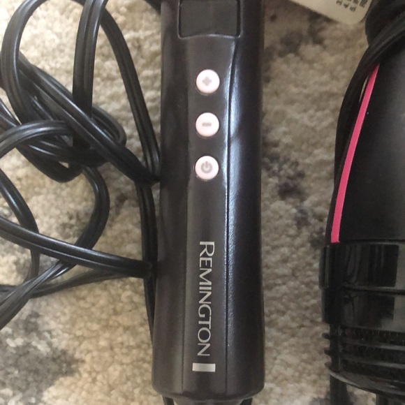 CURLER NOT INCLUDED- reduced price. revlon straightener brush and heating cap - Picture 4 of 8